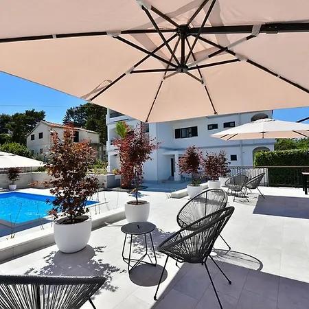 Mediterraneo Garden Apartman *