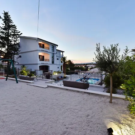 Mediterraneo Garden * Petrcane
