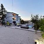 Mediterraneo Garden * بيتريتْشاني