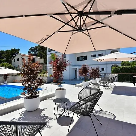 Mediterraneo Garden * Petrcane
