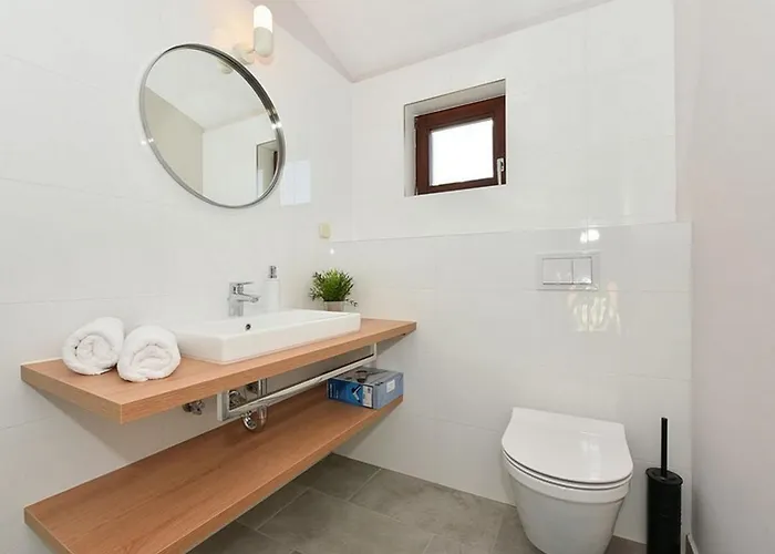 Mediterraneo Garden Апартаменты Петрчане