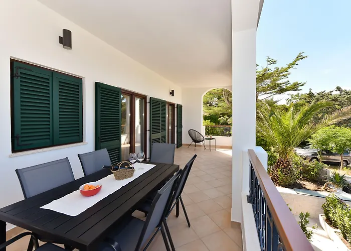 Mediterraneo Garden Апартаменты Петрчане