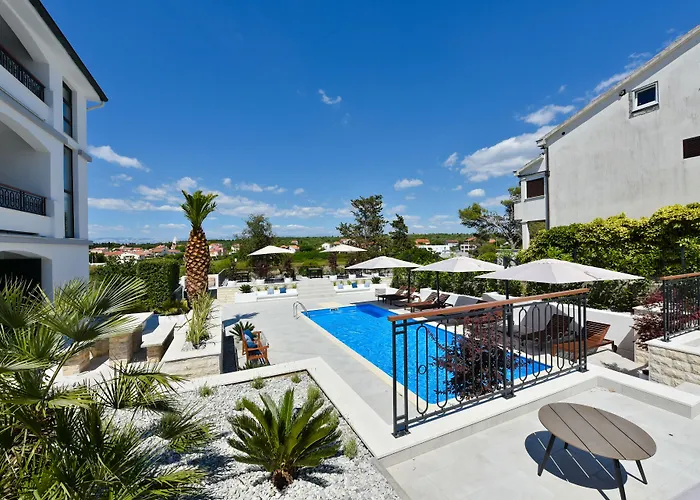 Mediterraneo Garden Апартаменты Петрчане