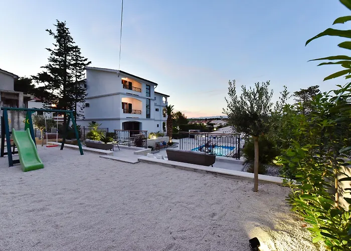 Mediterraneo Garden * Petrcane